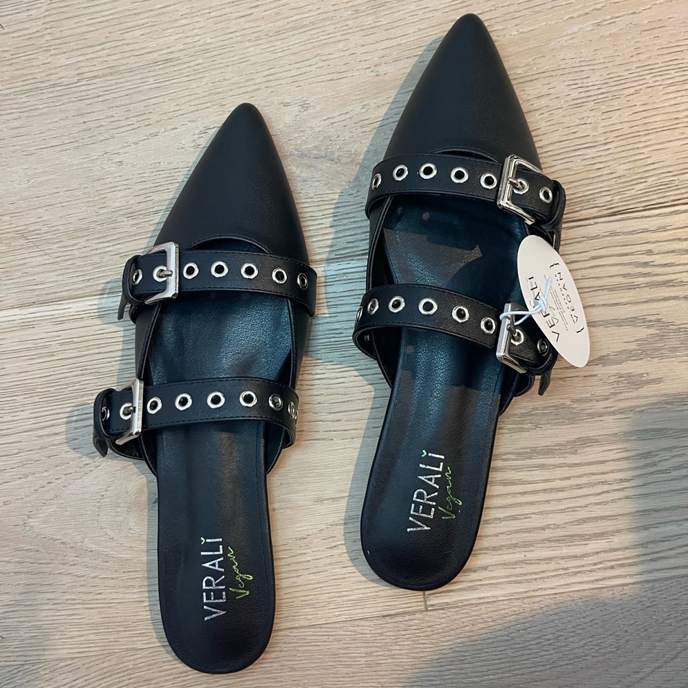 Indianna Point Toe Flats